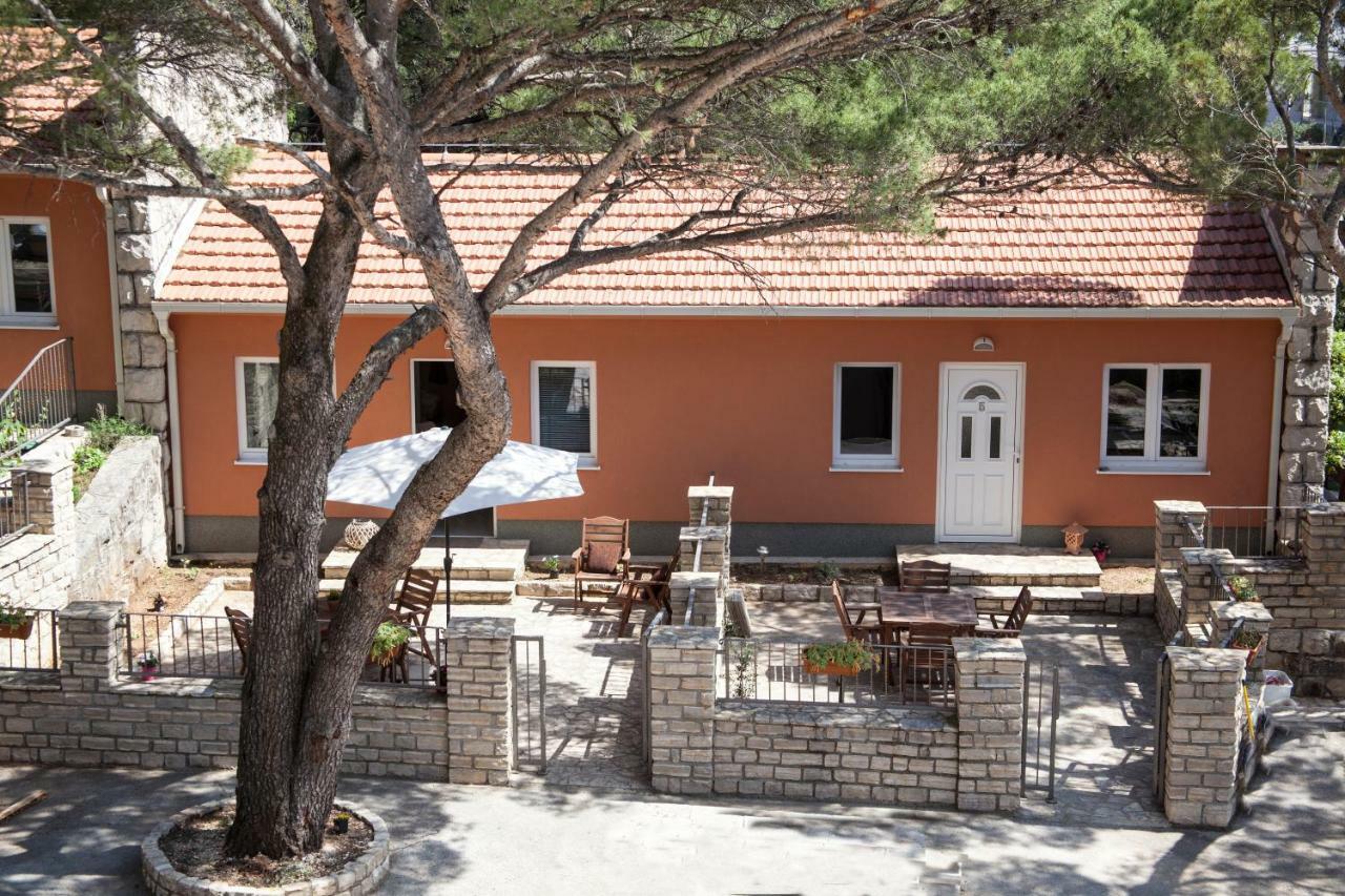 Apartments And Mobile Homes Makarska Kültér fotó