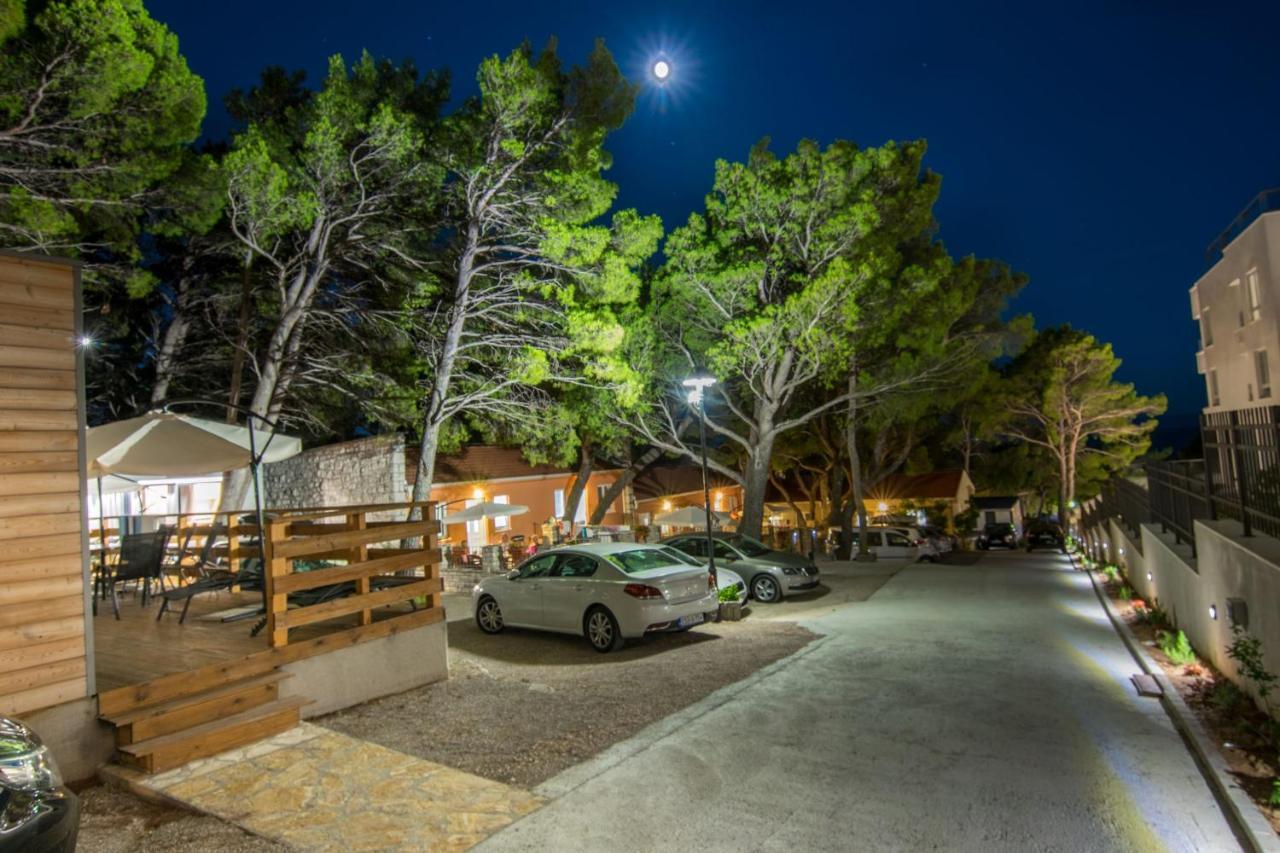 Apartments And Mobile Homes Makarska Kültér fotó